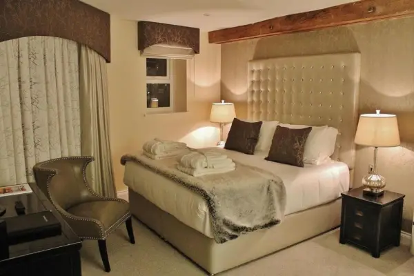 Boutique By Browns Main image